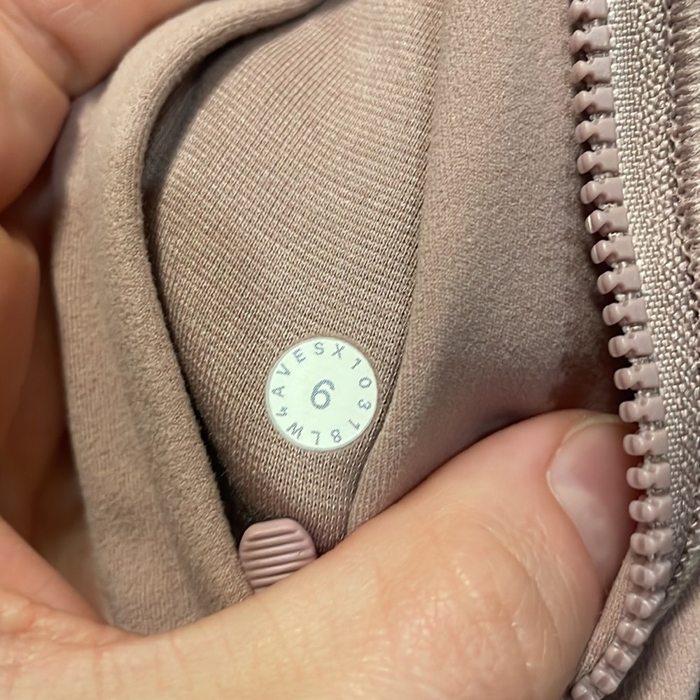 Lululemon Define - image 2